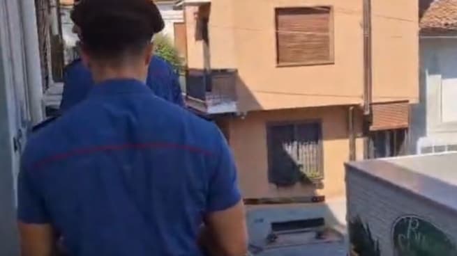 I carabinieri fanno irruzione nel laboratorio della droga a Giussano: era in un vecchio cascinale