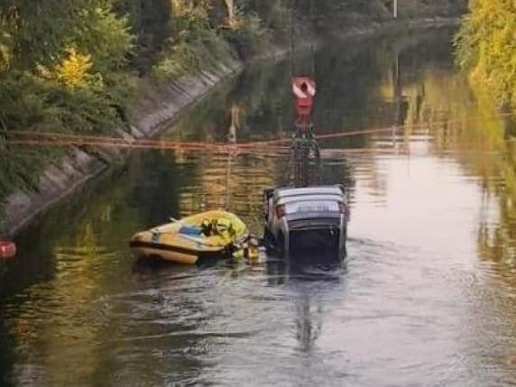 Incidente a Senago, così sono morti i tre 17enni: l'alcol, i 9 passeggeri, l'asfalto senza segni di frenata. «Erano a 10 minuti da casa»