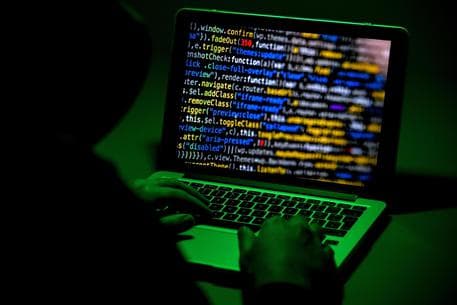 Attacco hacker a Trenitalia: violati i dati dei clienti, scatta l'allerta phishing