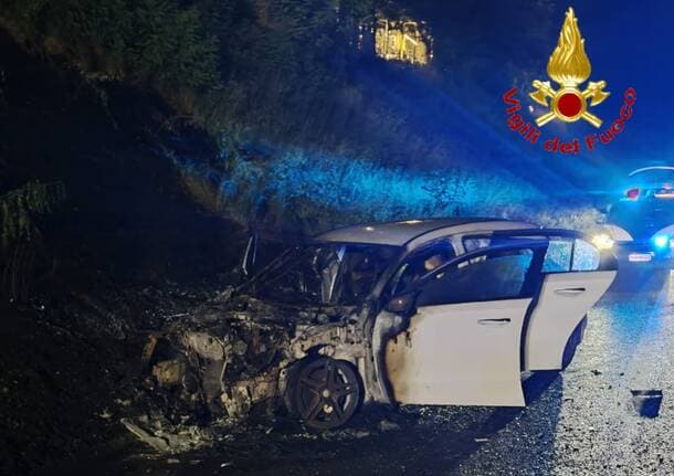 Albizzate - Incidente nella notte in Autolaghi: auto in fiamme dopo lo scontro. Quattro i feriti -  - Varese News