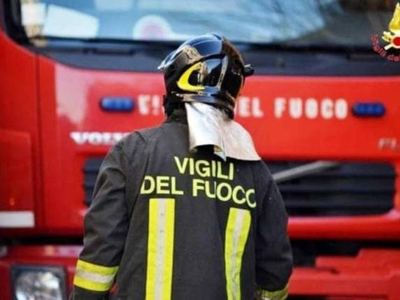 Intossicazione da gas in un'azienda farmaceutica: 85 dipendenti evacuati. «Forse una fuoriuscita di ammoniaca»