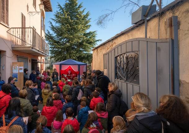 Castronno - Grande partecipazione alla raccolta delle letterine per Babbo Natale a Castronno -  - Varese News