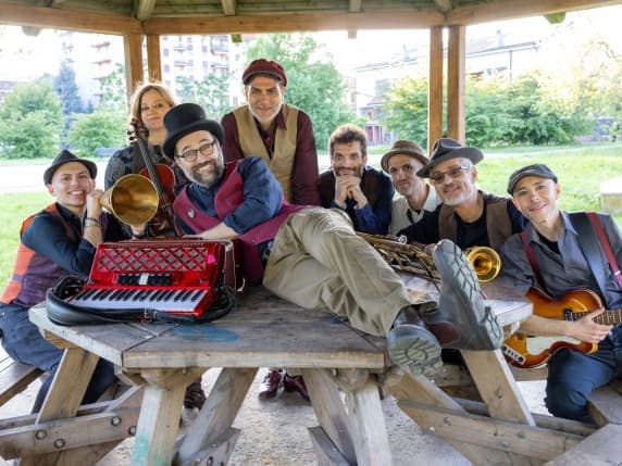 Milano, i calembour dei Lupi Mannaggia. Folk & rock tra Gaber e Jannacci: «Quanto è brutta l’ignorantità»