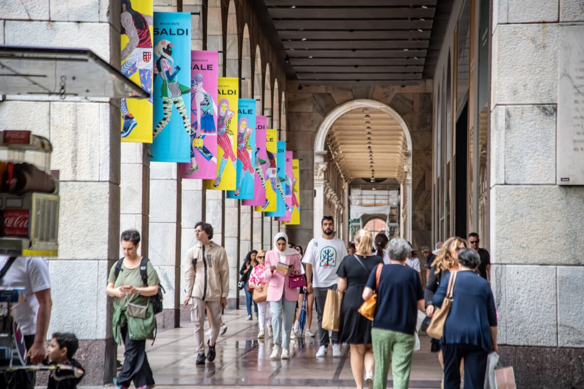 Gli stipendi a Milano sono i più alti d'Italia (il doppio del sud): ecco quanto si guadagna in media in un anno
