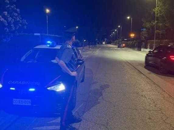 Mantova, studente tenta di gettarsi dal balcone: salvato da un carabiniere