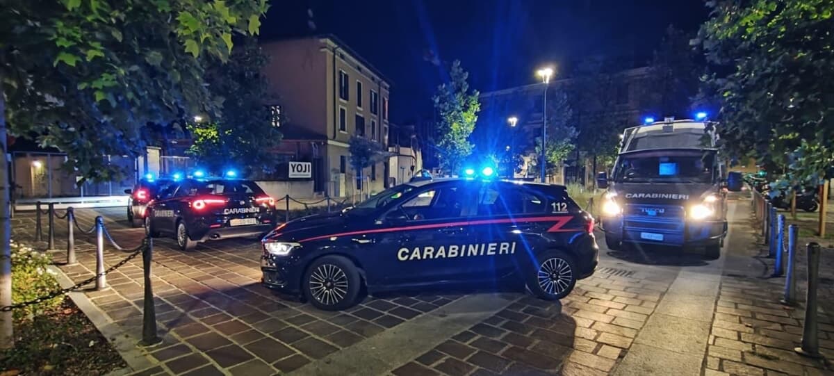 Rozzano, blitz dei carabinieri dopo le ronde: un arresto e 4 denunce (droga e immigrazione clandestina)