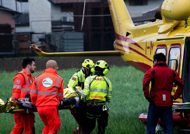Sesto Calende - Auto fuori strada a Sesto Calende, grave un uomo di 56 anni trasportato in ospedale con l’elisoccorso -  - Varese News