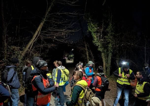 Gallarate-Varese - In cento a piedi da Gallarate al Sacro Monte portando “la luce della pace” - Gallarate/Malpensa - Varese News