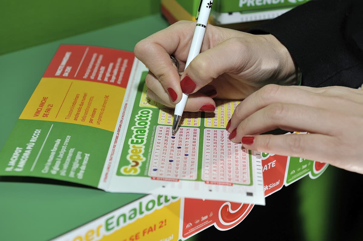 SuperEnalotto, vinti oltre 16mila euro a Milano: dove è stato giocato il tagliando