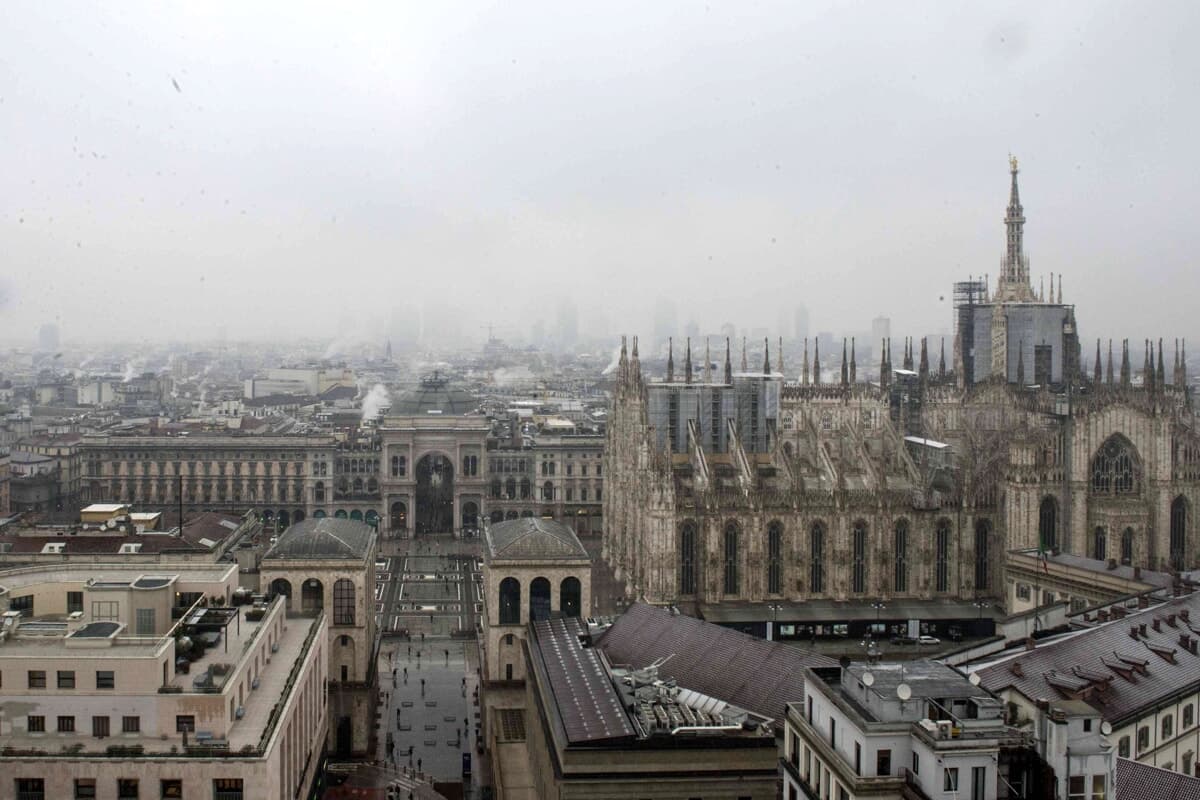 Una breve occhiata di sole a Milano, poi tornerà la pioggia