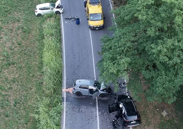 Beregazzo con Figliaro - Incidente sulla Sp 23 a Beregazzo con Figliaro, quattro feriti in codice giallo -  - Varese News