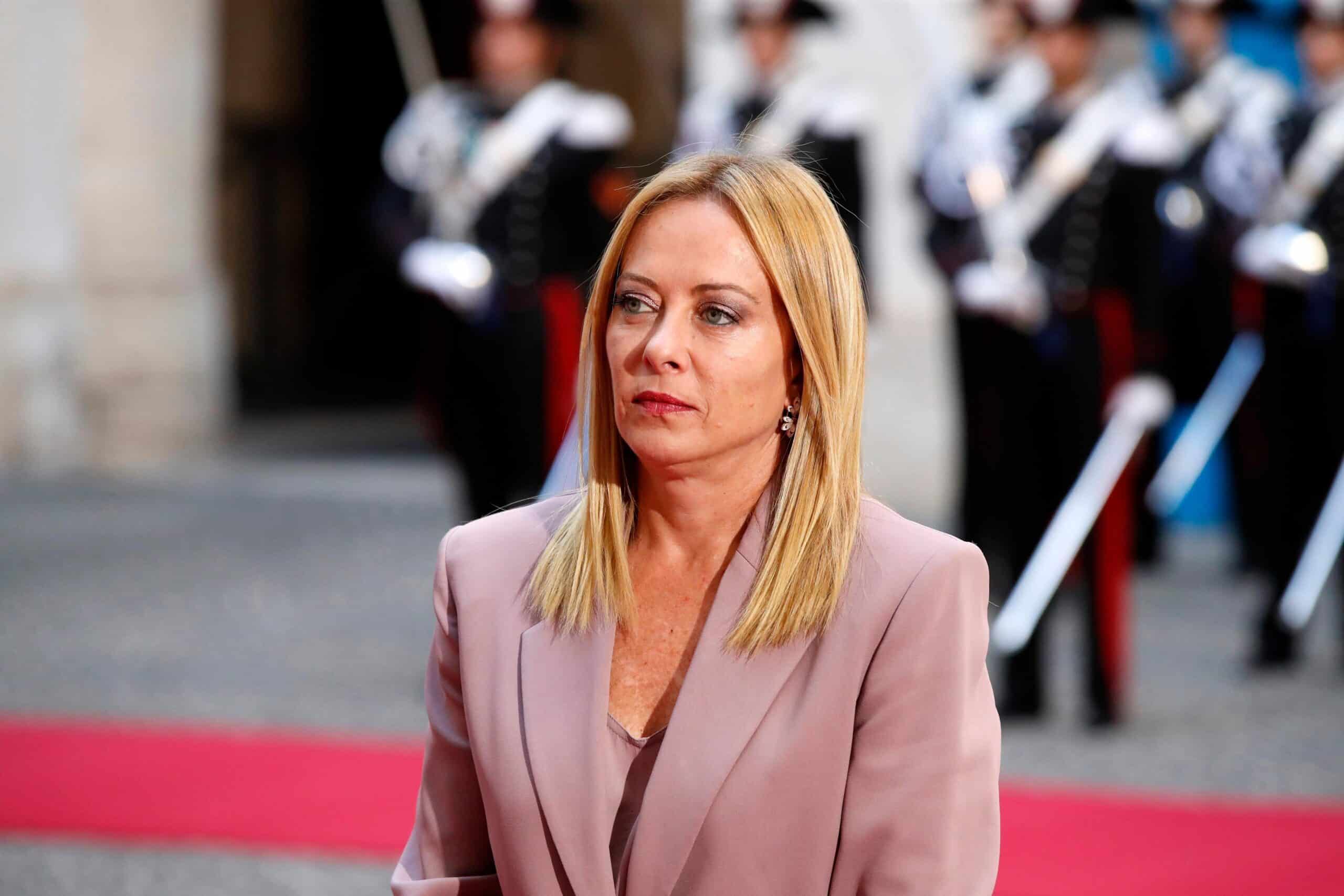 Meloni e Bartolozzi al centro dello scontro sulla giustizia: la premier spinge per il sì al referendum