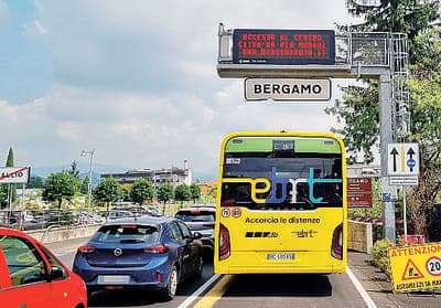 L’e-Brt scalda i motori: 44 minuti di viaggio, ma ci sono già code - Tutte le info utili