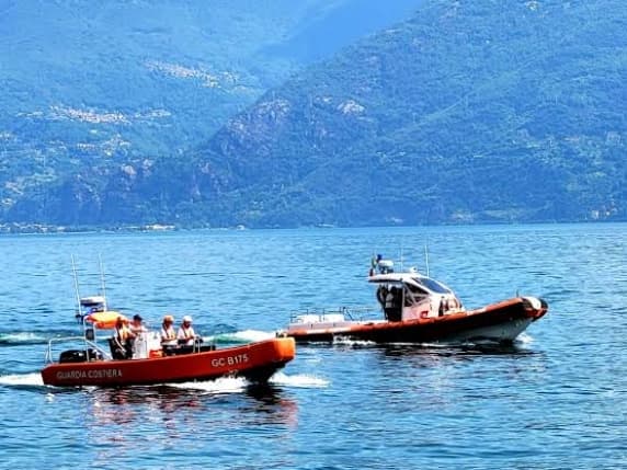Menaggio, turista olandese disperso nel lago di Como: si è tuffato dalla barca con i tre figli a bordo e non è più riemerso