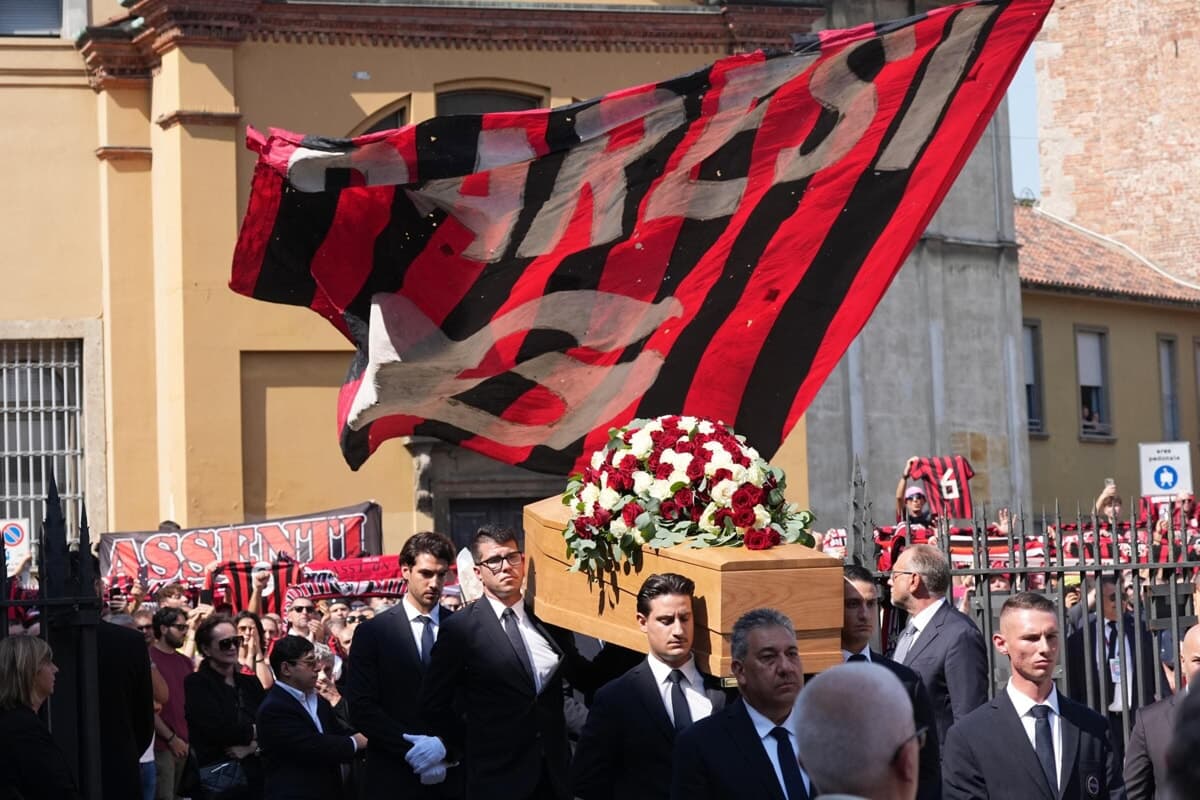 "Ci ha insegnato che è possibile diventare grandi restando piccoli”: l'addio a Franco Baresi