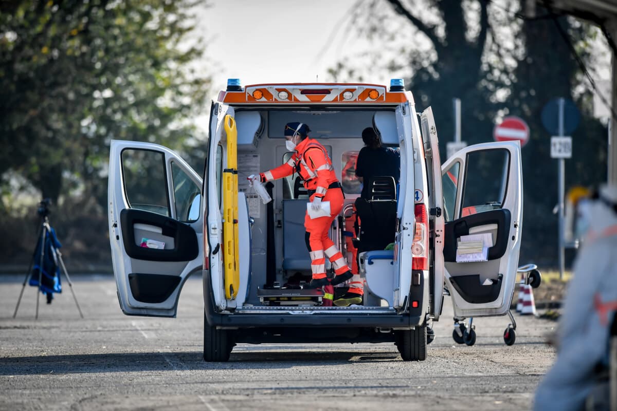 Tragedia sulla A21: viaggiano con il figlio morto dietro per 100 chilometri, il dramma dopo il malore