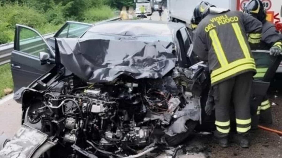 Schianto frontale contro un camion: morto Mario Gozzer, viveva a Cinisello Balsamo
