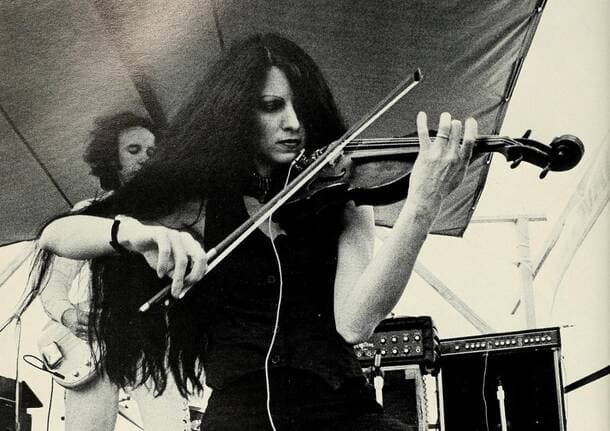 Samarate - A Samarate arriva Scarlet Rivera: la storica violinista di Bob Dylan protagonista di “Storie di cortile” - Gallarate/Malpensa - Varese News