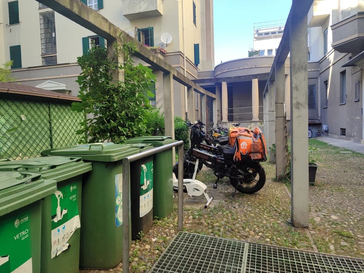 "Vivono in 10 in un appartamento": cosa succede nelle case di Milano cedute al ministero dell'Economia
