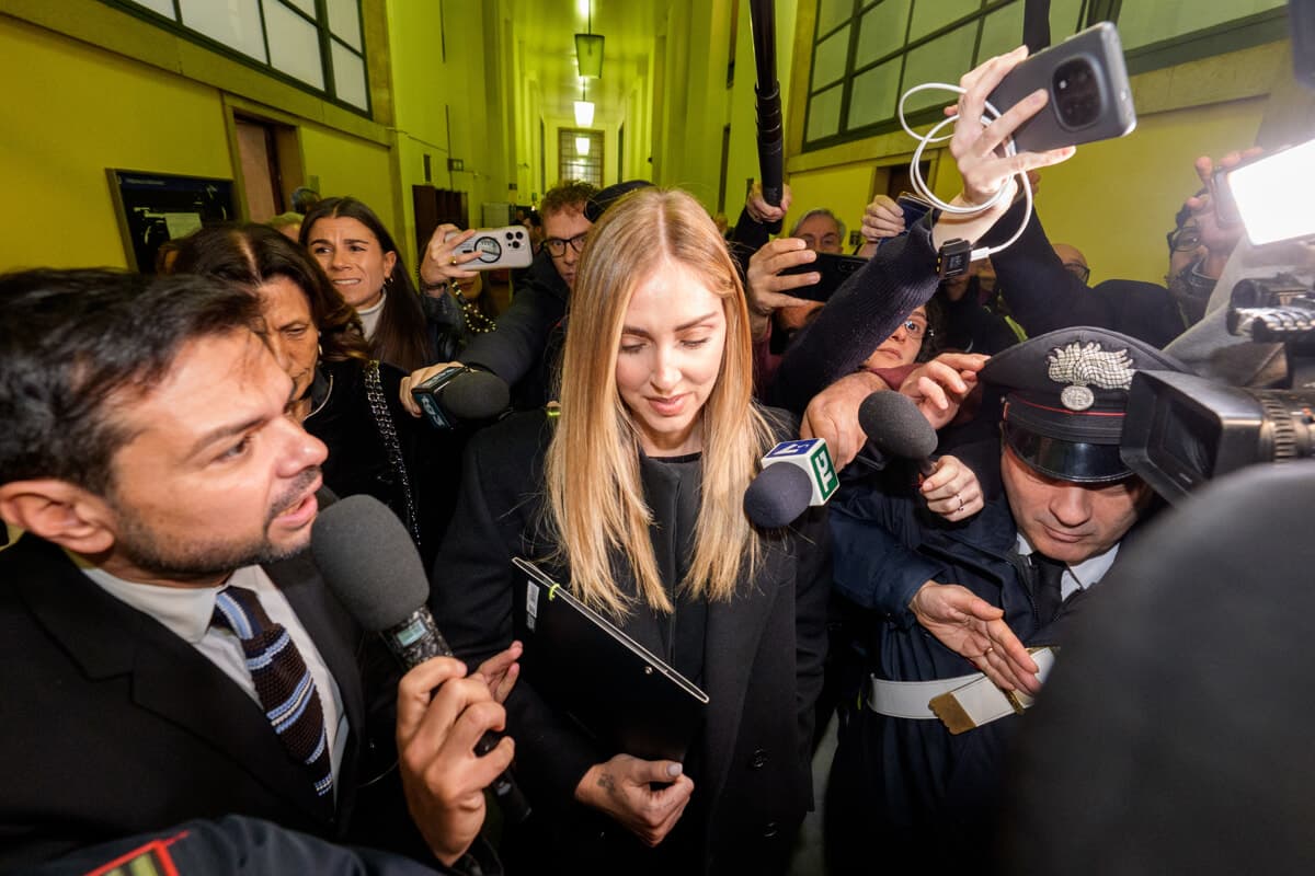 Chiara Ferragni in aula al tribunale di Milano: rischia un anno e 8 mesi per truffa aggravata
