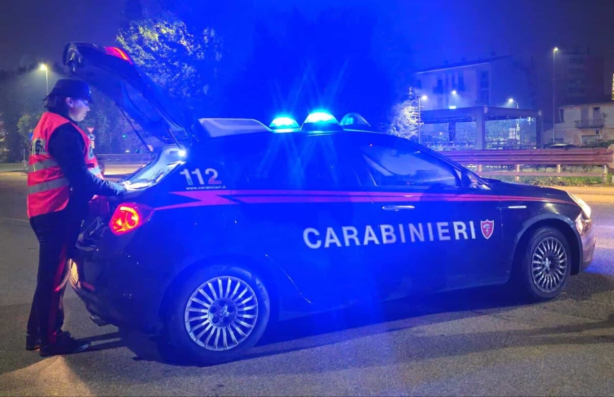 Lite furibonda tra ragazzi, spunta una lama: portati in ospedale