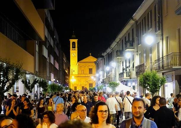 Saronno - Saronno avrà la sua Notte Bianca: il 12 settembre spettacoli, musica e negozi aperti nel centro storico - Archivio - Varese News