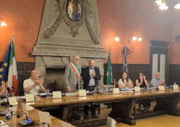 Somma Lombardo - Primo Consiglio comunale a Somma Lombardo: Silvio Pezzotta indossa la fascia da sindaco -  - Varese News