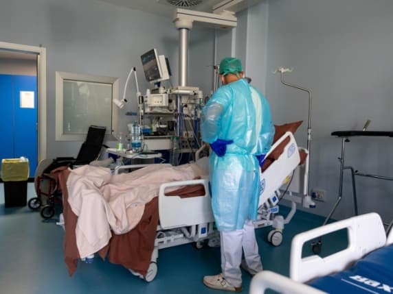 Kean, ferito a Crans-Montana, lascia l'ospedale Niguarda dopo 6 mesi. La mamma: «Finalmente a casa, oggi un momento di felicità»
