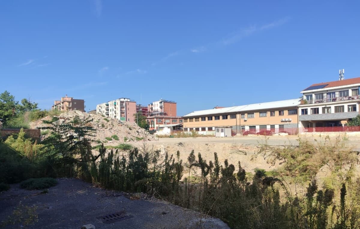 Anticipi da 60mila euro e terreni contaminati: il cantiere bloccato nell'ex sito industriale
