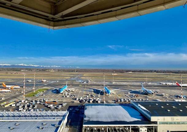 Malpensa - Il gran caldo investe anche Malpensa. Modifiche agli orari e vestiario sperimentale per i lavoratori -  - Varese News