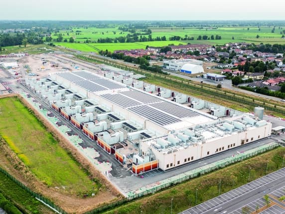 Milano capitale dei data center, l'allarme del Politecnico: «Nel 2028 raddoppieranno in potenza. Ancora ignoti consumi idrici, isole di calore, conseguenze sulla salute umana»