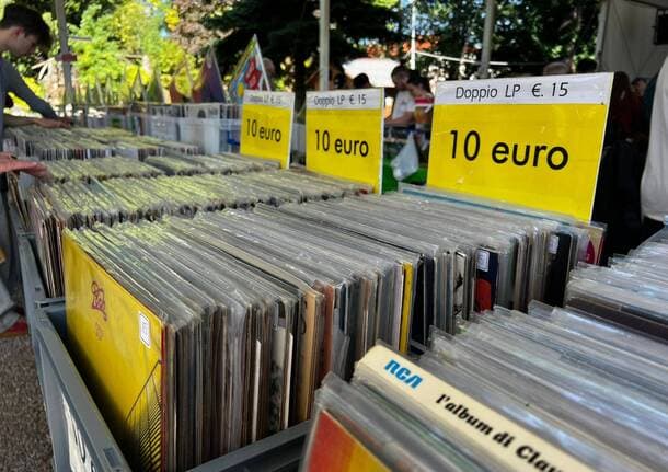 Mergozzo - Sul lungolago di Mergozzo  torna la Mostra Mercato del Disco e CD per hobbisti -  - Varese News