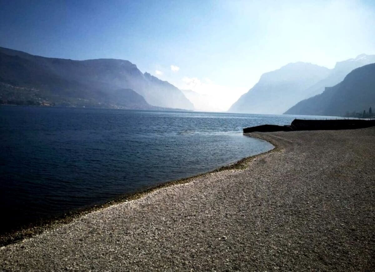 Voglia d'estate: tutte le spiagge libere più amate del Lago di Como