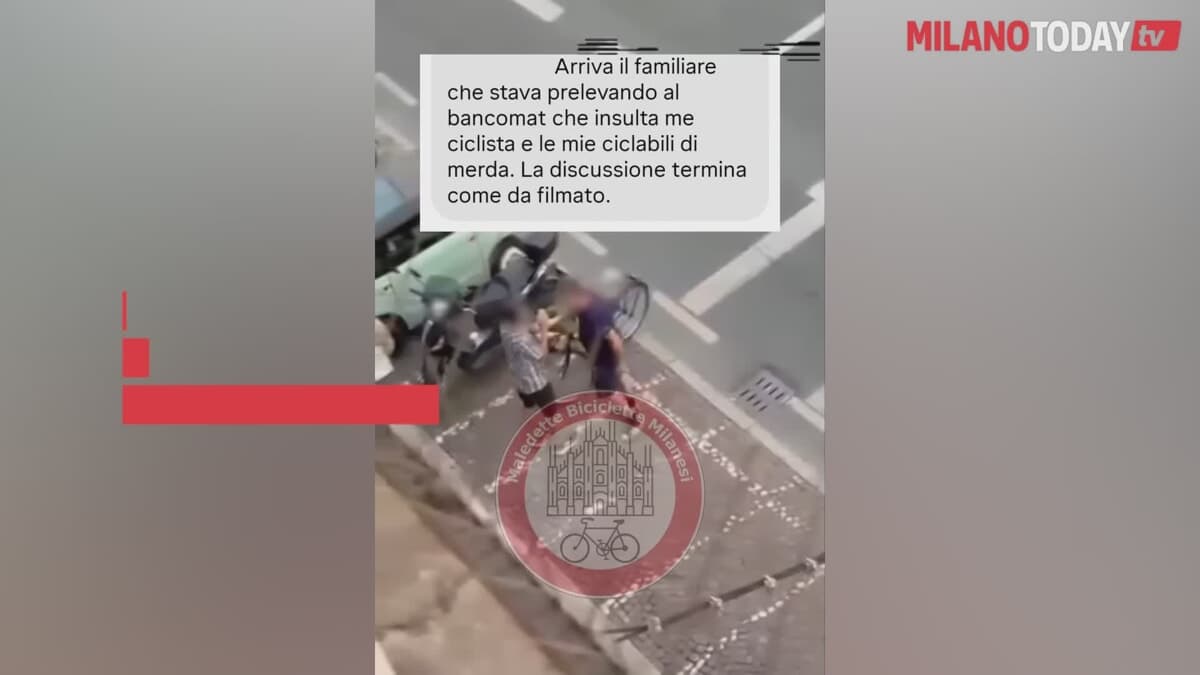 Si lamenta per l'auto parcheggiata sulla ciclabile: ciclista malmenato in strada (video)