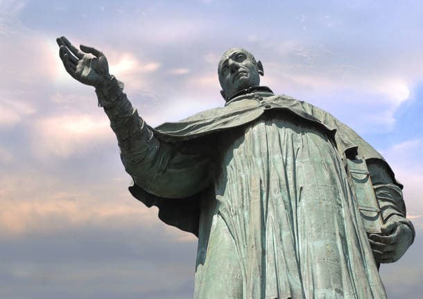 Arona - Visita guidata con cocktail al tramonto per scoprire la statua di San Carlo ad Arona -  - Varese News