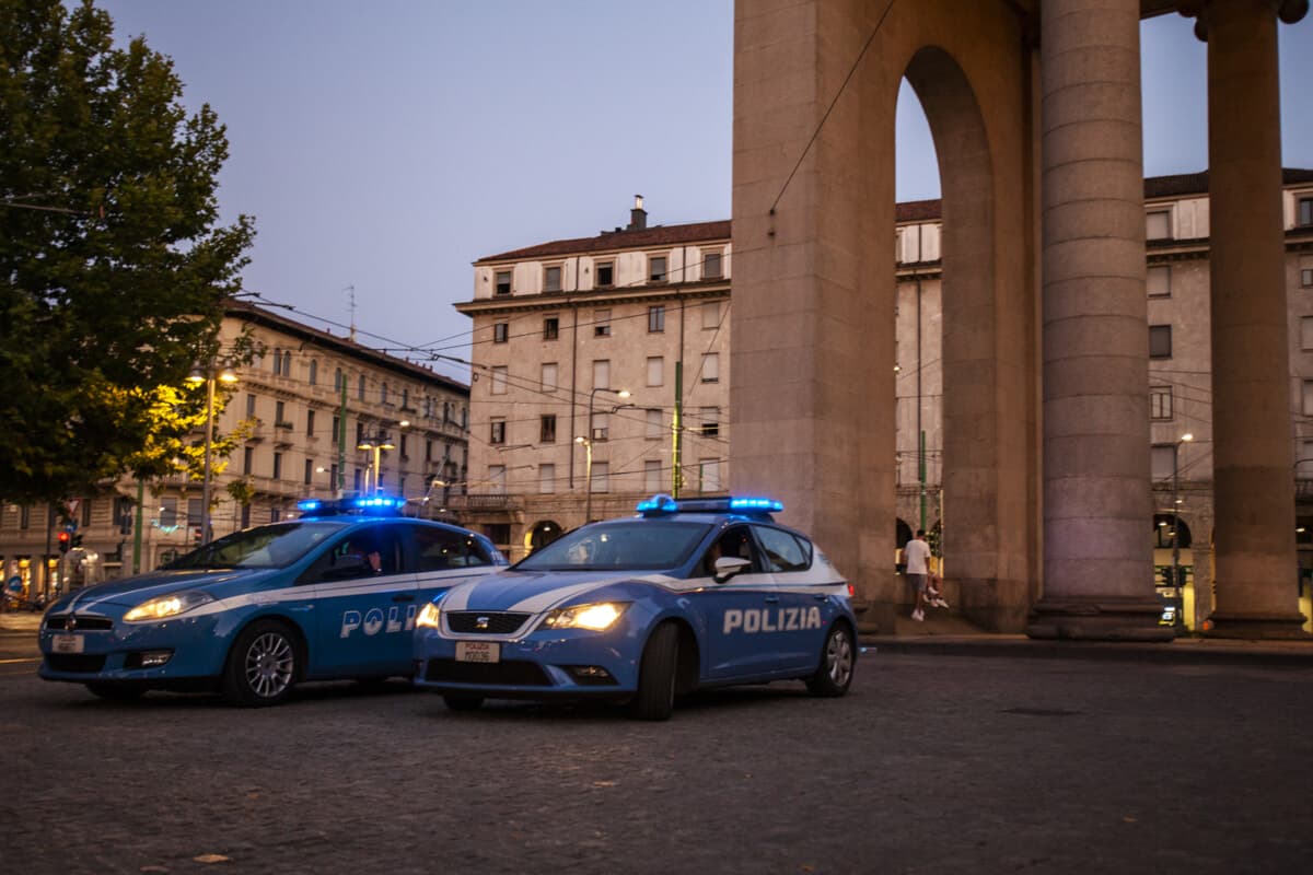 Maxi controlli in Darsena e ai Navigli: multe, sequestri di droga e un negozio chiuso
