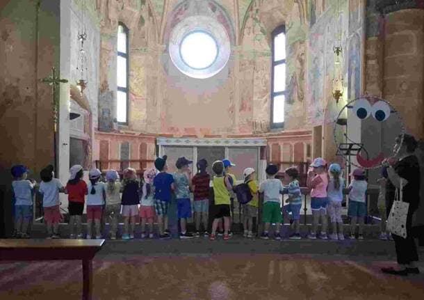 Castiglione Olona - Castelseprio - La meraviglia dei bambini dell’asilo di Castelseprio in visita alla Collegiata di Castiglione Olona -  - Varese News