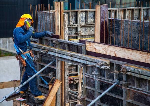 Origgio - Morto in cantiere, Origgio Democratica: “La sicurezza deve essere una condizione reale” - Archivio - Varese News