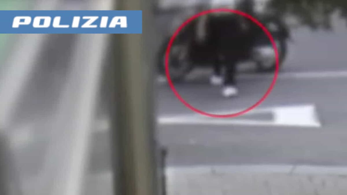 Si presenta ubriaca nel bar dell'ex, lo aggredisce poi tenta di investirlo in auto: donna in carcere