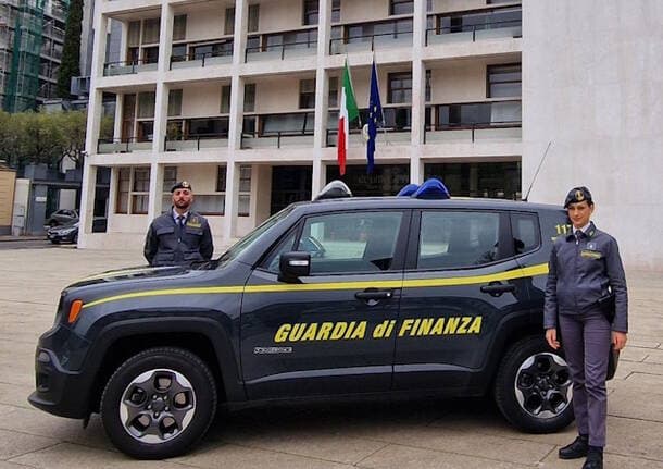 Como - Controlli della Guardia di Finanza nel Comasco: sequestrata droga e scoperti lavoratori in nero -  - Varese News