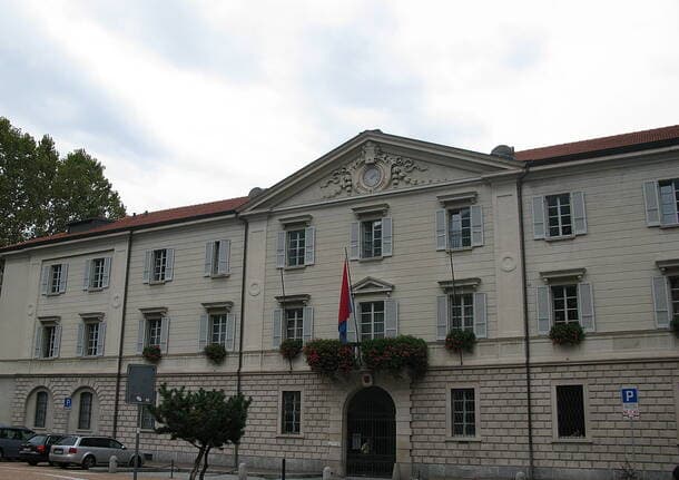 Bellinzona - Frontalieri: il Canton Ticino blocca oltre 50 milioni di ristorni alla Lombardia -  - Varese News