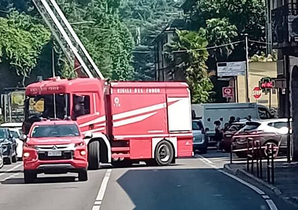Varese - Incendio rifiuti in un condominio, allarme in via Caracciolo a Varese -  - Varese News
