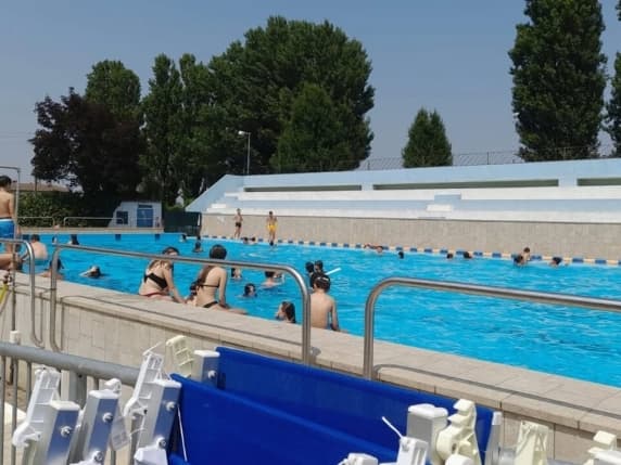 Cremona, otto richieste di rinvio a giudizio per il bambino annegato in piscina durante l'oratorio feriale. Tra gli imputati anche il parroco