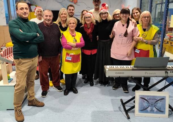 Castronno - Giocattoli e musica in corsia: la solidarietà di Ali Libere illumina la Pediatria -  - Varese News