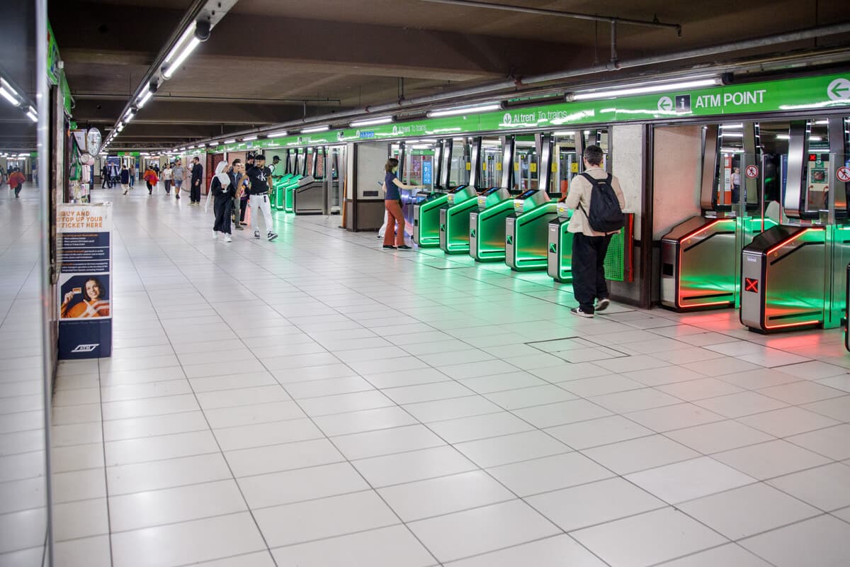 M2, chiude un tratto della linea verde per tutto il weekend: i percorsi alternativi