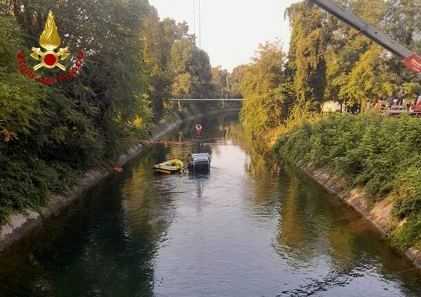 Senago (Mi) - Tragedia a Senago: un’auto con nove giovani a bordo si ribalta nel Villoresi: tre morti e sei feriti -  - Varese News