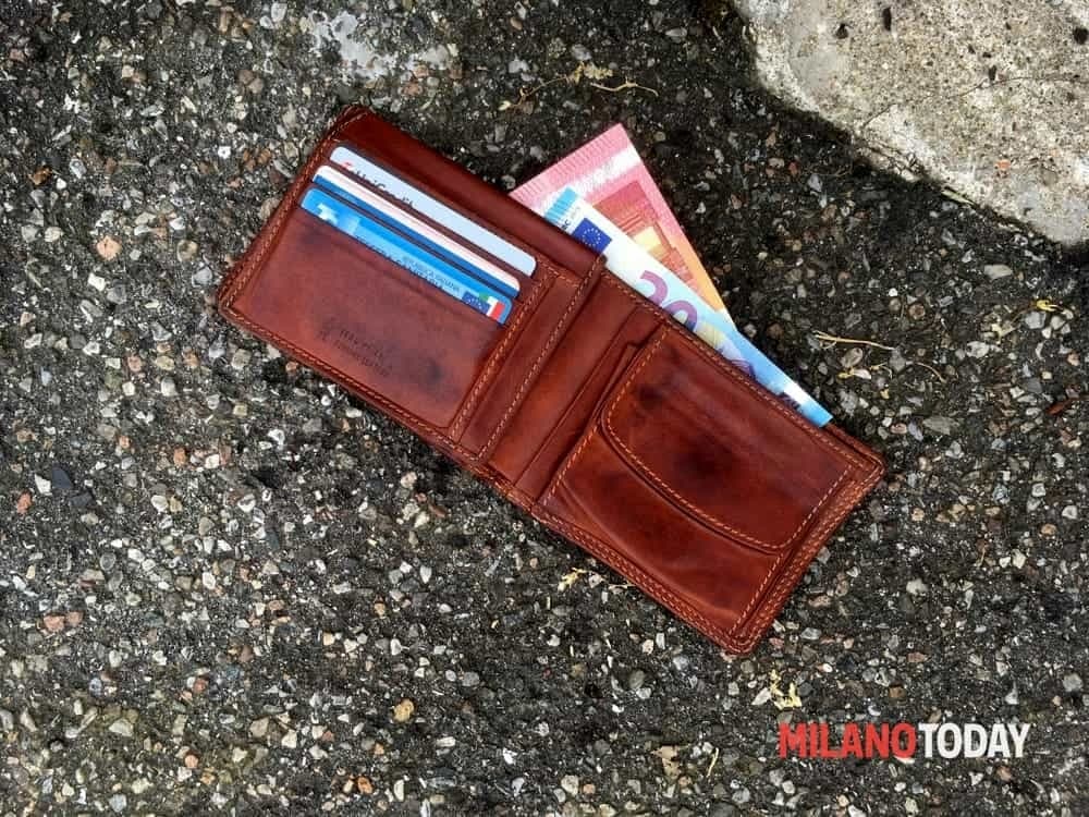Dai 7mila euro in contanti alle scarpe perdute per strada: cosa hanno smarrito i milanesi a luglio