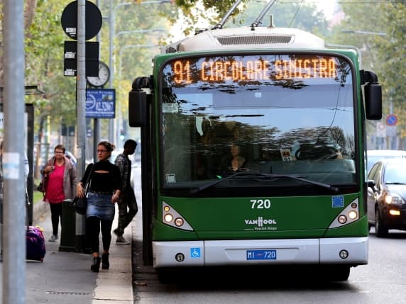 Milano, allarme spese in Comune: il costo dei trasporti pubblici supera il miliardo di euro