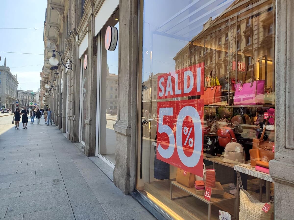 Sconti prima del tempo a Milano, Confcommercio attacca: "I pre-saldi sono una presa in giro"