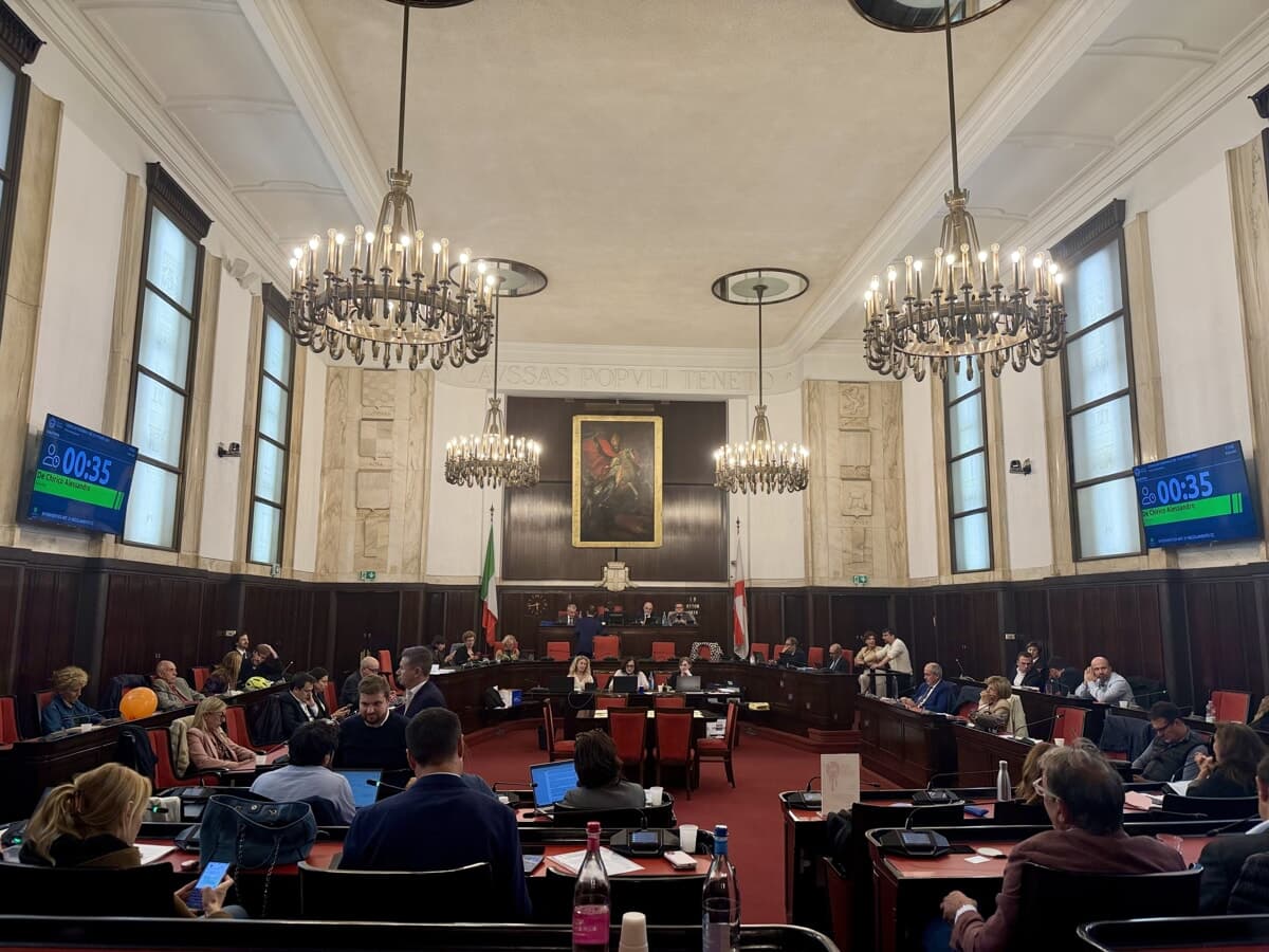 Scontri in centro a Milano: Sala non si presenta in consiglio e la seduta viene sospesa